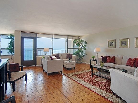 3rd image of 5733 N Sheridan Rd APT 24B