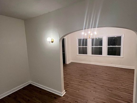 5th image of 816 W Ash Ave
