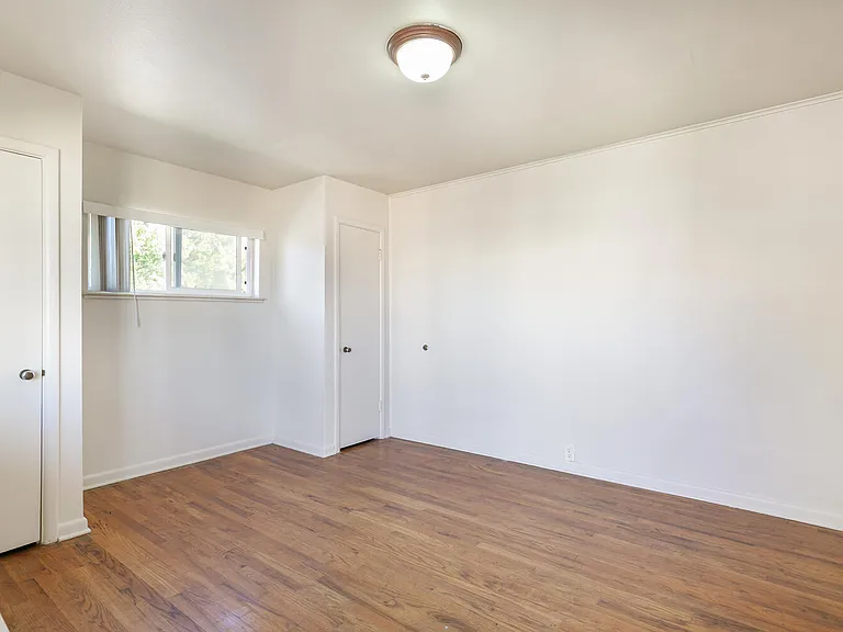 901 N Jasmine St — Photo 2