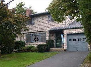 54 Gilbert St, Northport, NY 11768