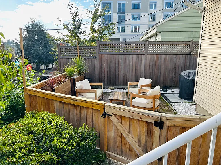 4527 41st Ave SW #101 — Photo 3
