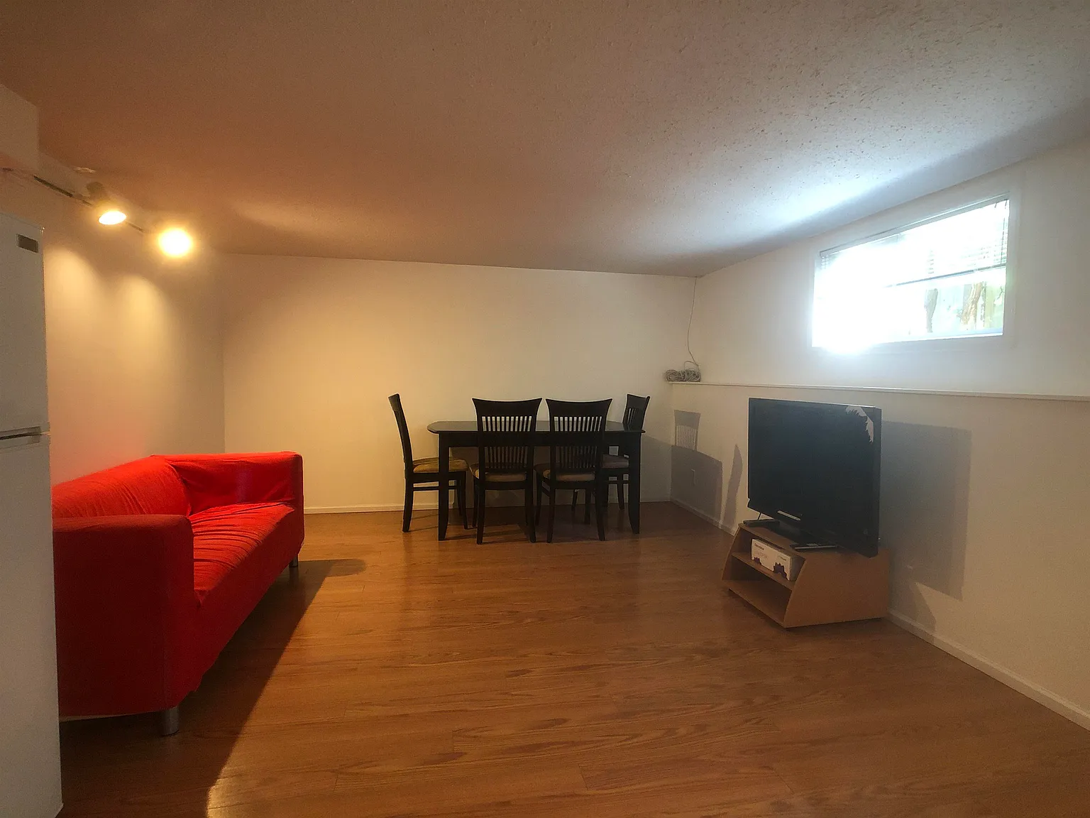 2 bed, 1300 sqft, $2,000 — Photo 3