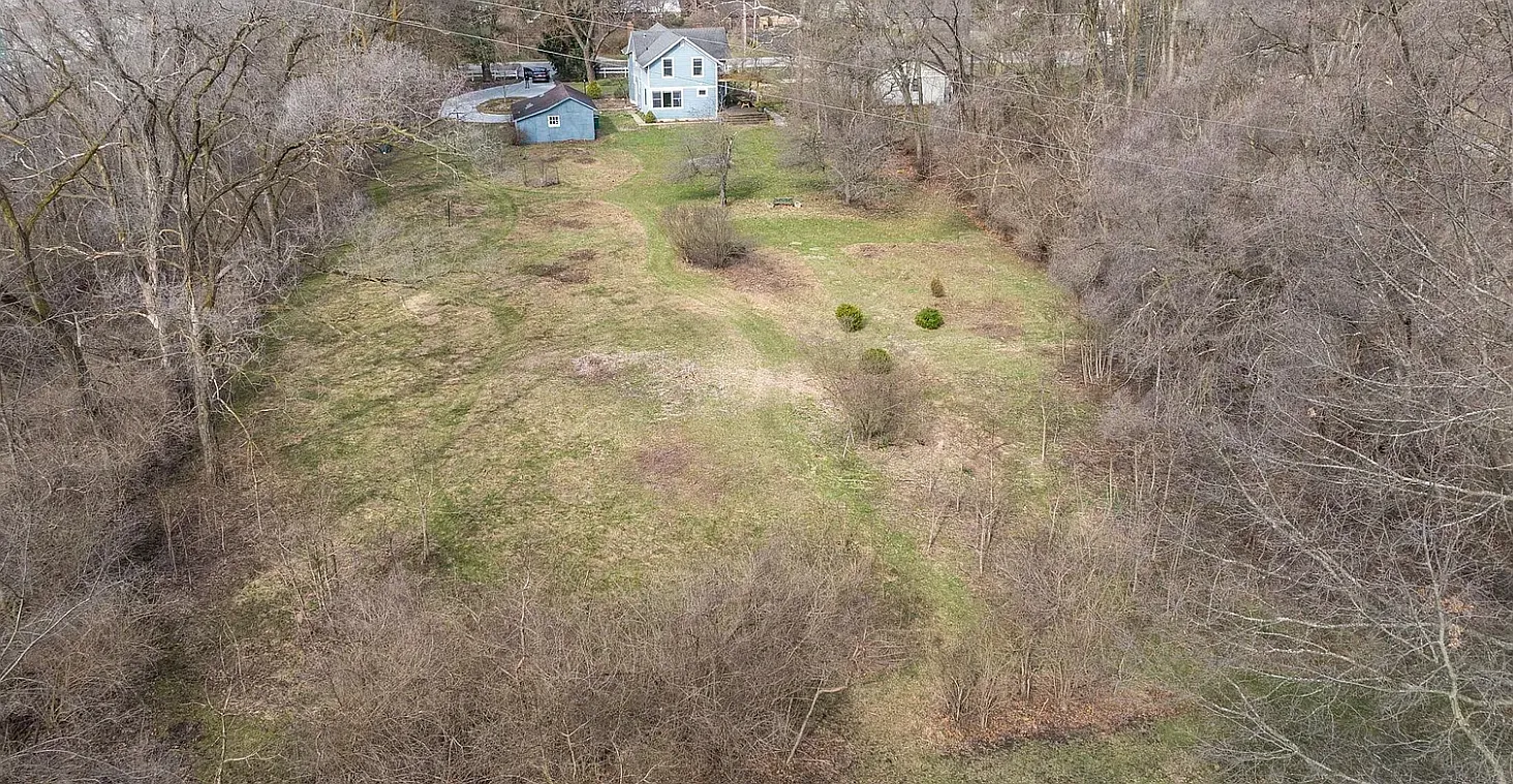 5 bed, 1975 sqft, $3,300 — Photo 2