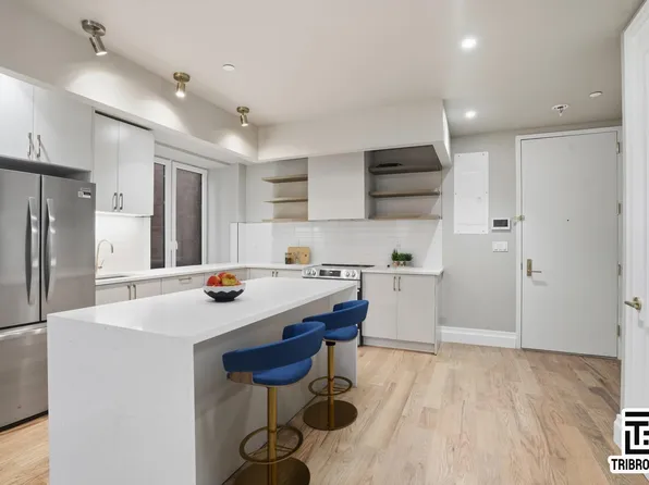 129 Russell Street image 1 of 8