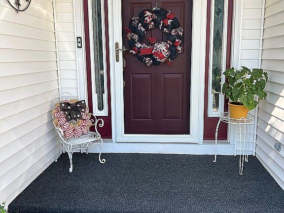 4th image of 179 Prince Charles Dr