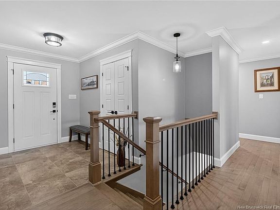 3rd image of 195 Rosebank Cres