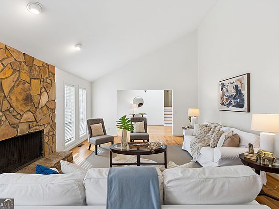 5th image of 525 Spender Trce