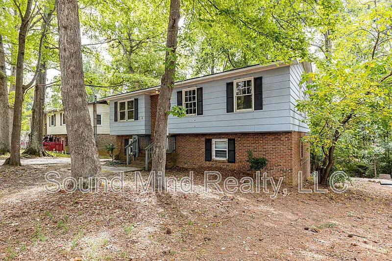 3 bed, 2.0 bath, 1040 sqft, $1,450 — Photo 3