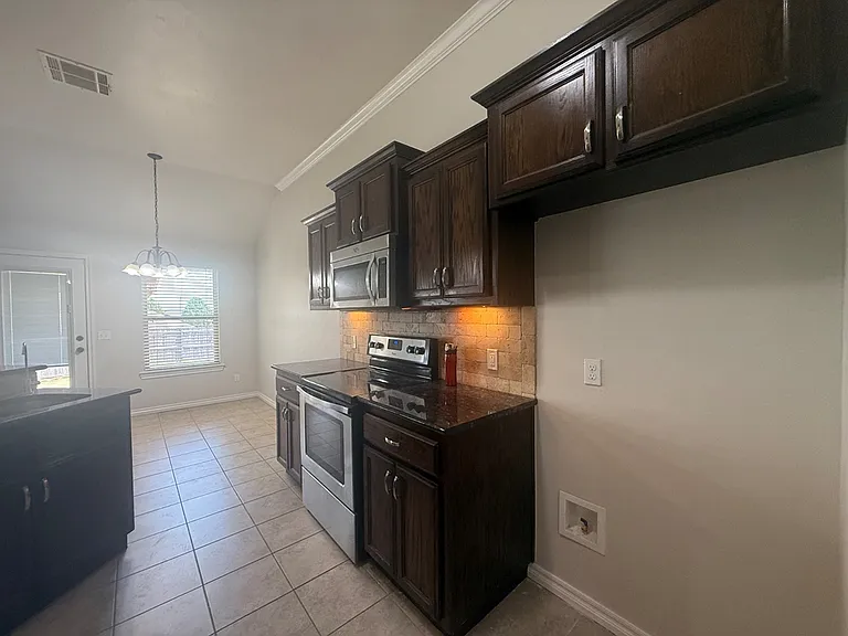 11309 NW 99th St — Photo 12