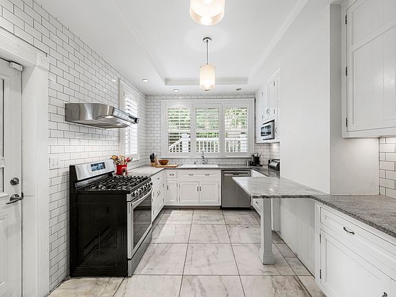 5th image of 753 Putnam Ave