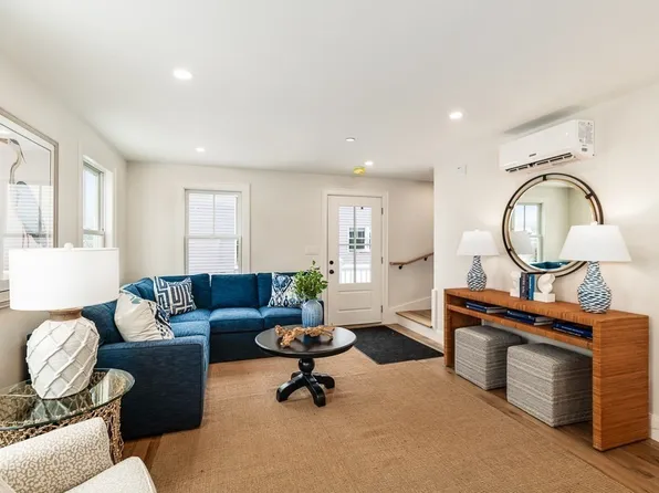 145 Main St #1, Essex, MA 01929