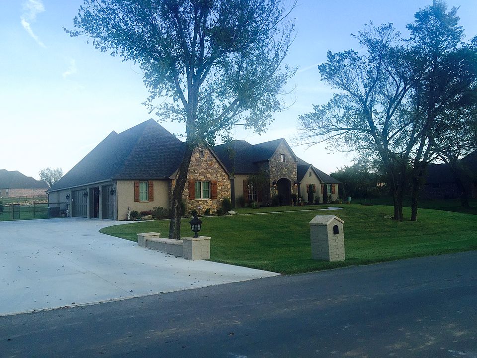 2nd image of 8721 N 65th Pl E