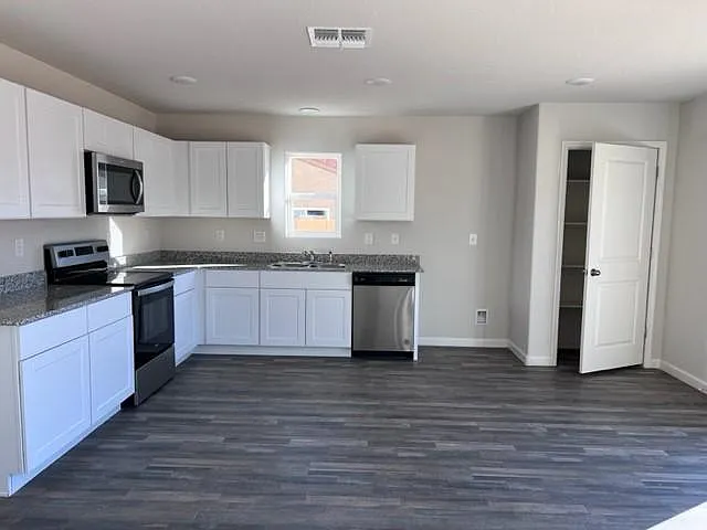 2415 Village Dr — Photo 15