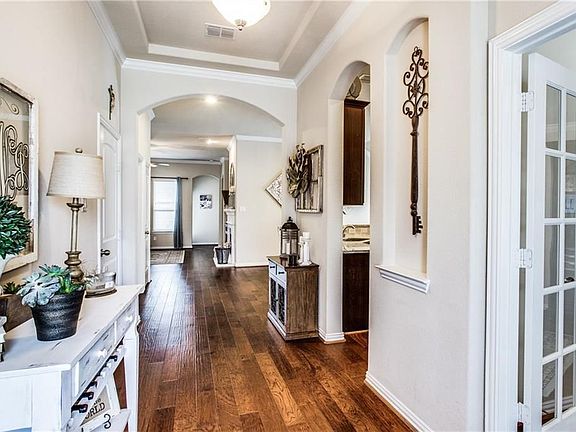 4th image of 1104 Pennybaker Ln