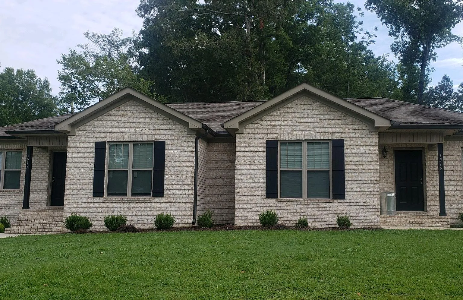 2 bed, 900 sqft, $1,050 — Photo 1