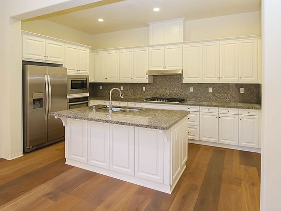 5th image of 8125 Auberge Cir