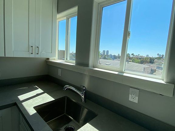 3rd image of 1133 27th St #7