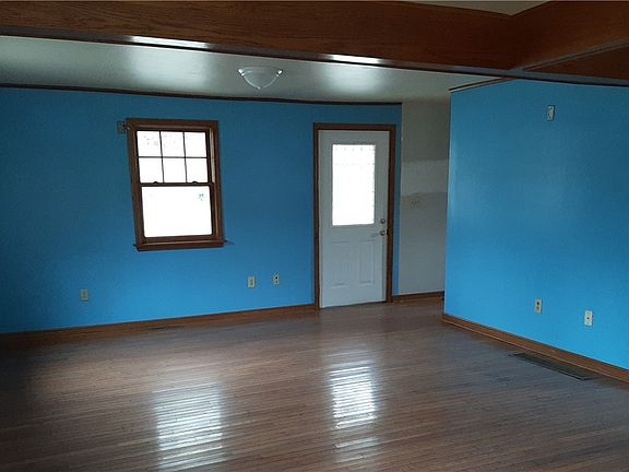 5th image of 70709 Main St