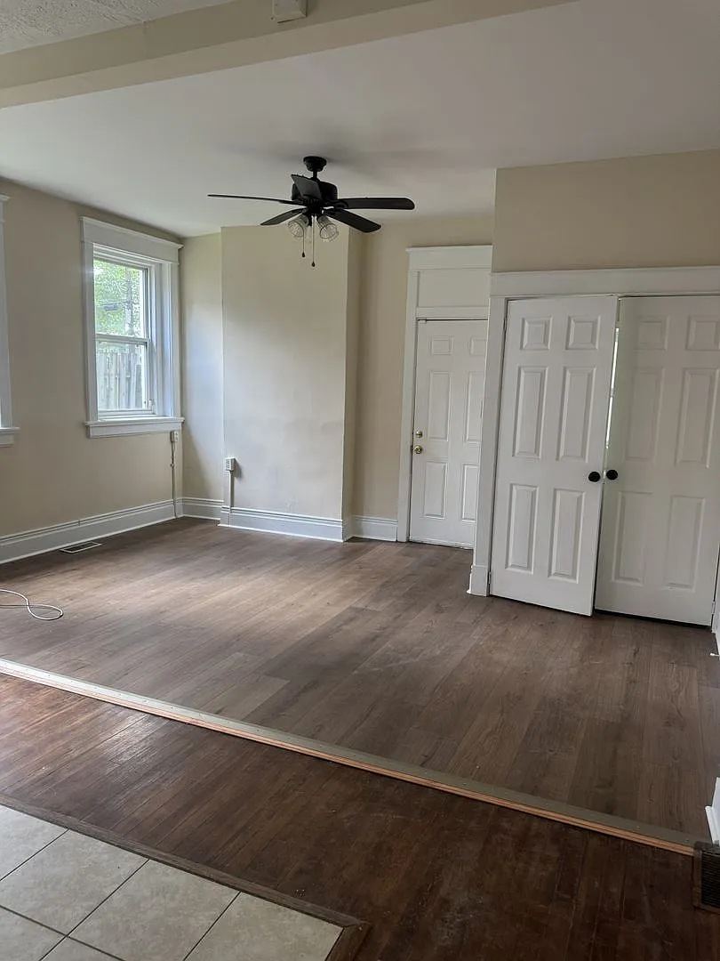 2422 Barton Ave — Photo 4