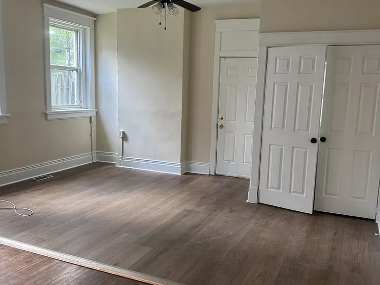 2422 Barton Ave — Photo 4