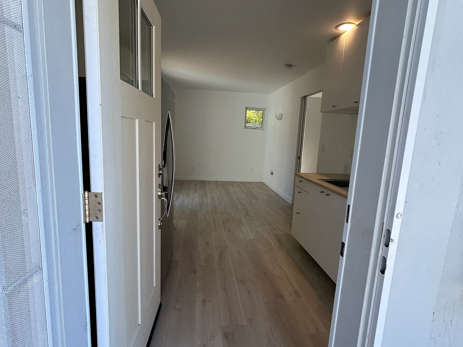 1 bed, 350 sqft, $1,800 — Photo 2