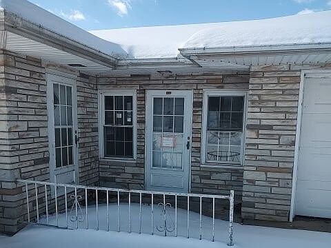 4th image of 1150 S Market St