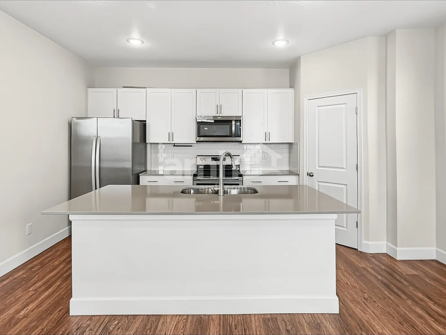 4 bed, 3.5 bath, 2650 sqft, $2,705 — Photo 4