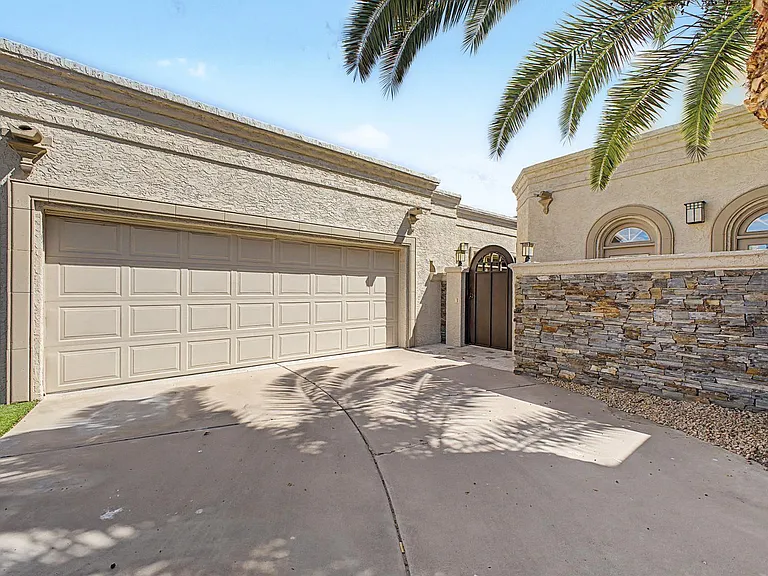8407 E Del Camino Dr — Photo 1