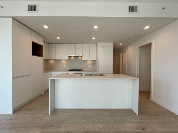 2 bedroom rental in Burnaby — photo 4