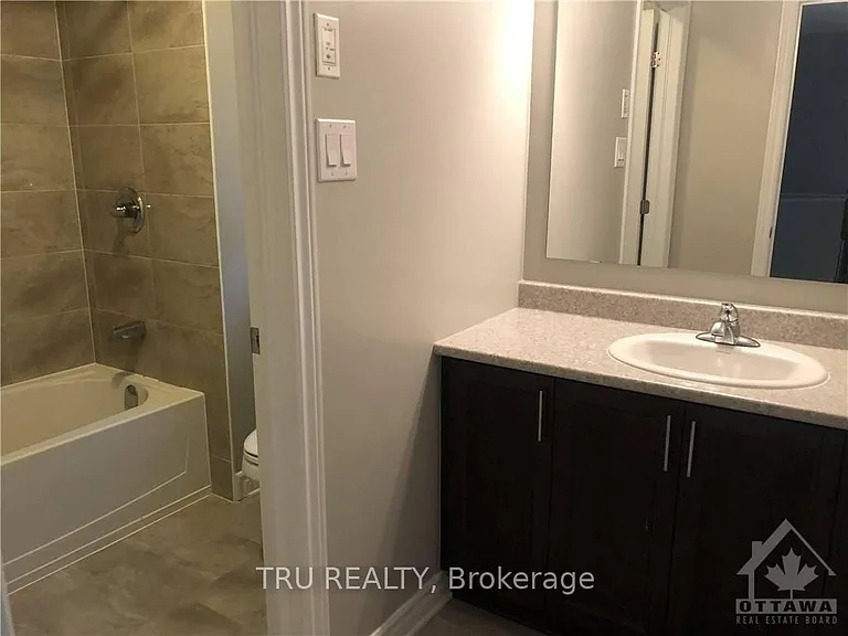 222 Fergus Cres — Photo 10