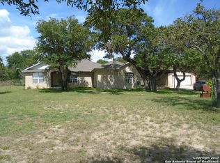 272 Saddle Ln, Floresville, TX 78114