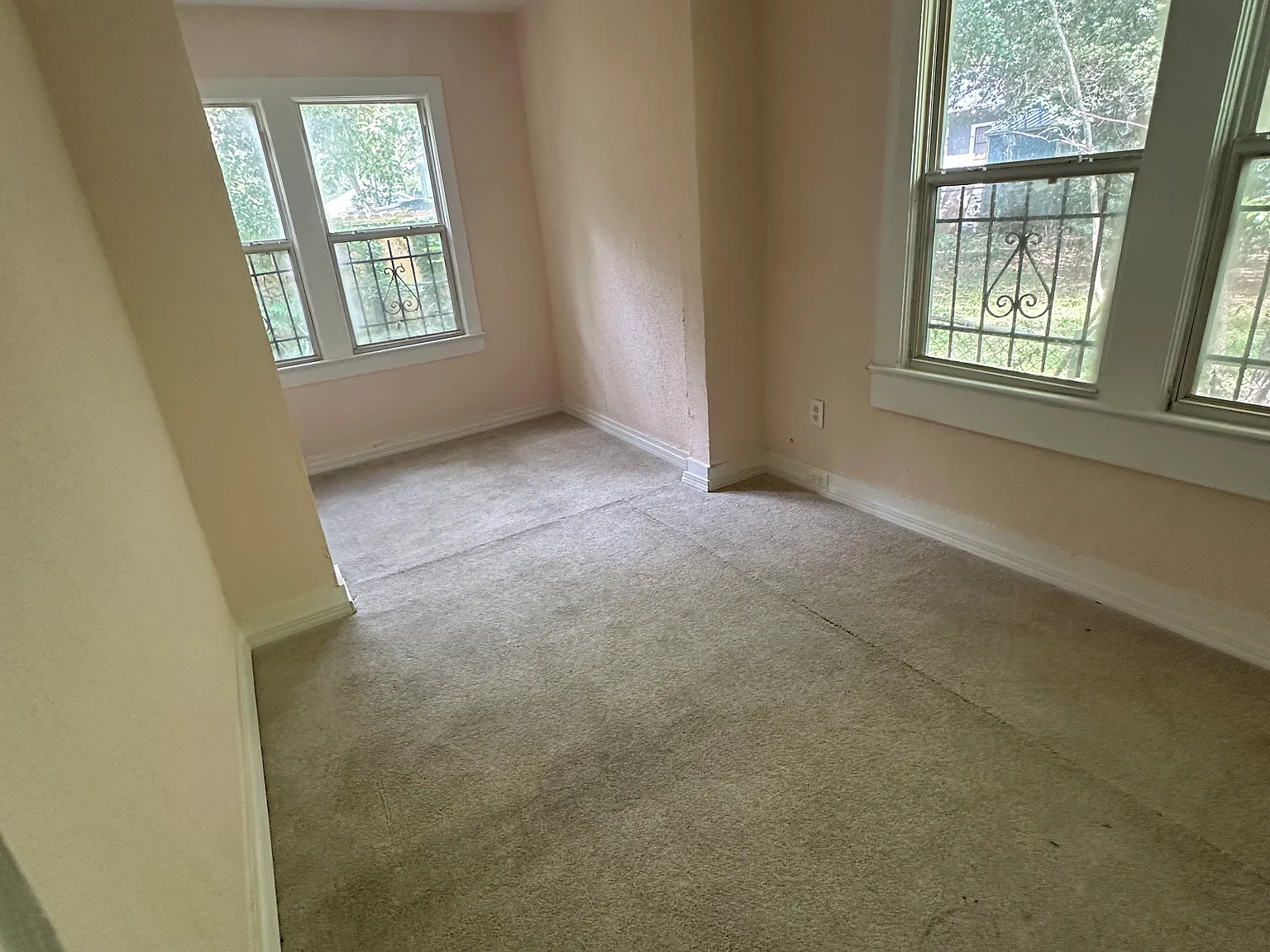 526 Long Branch Blvd — Photo 4