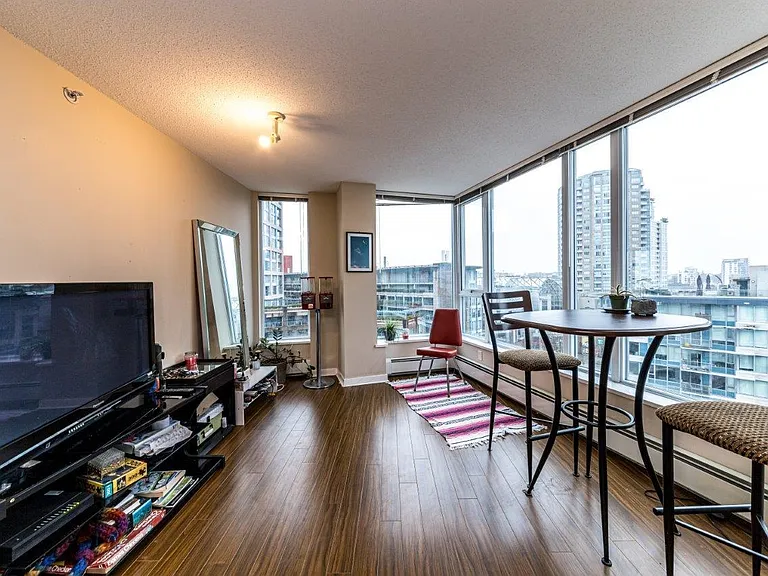 188 Keefer Pl #1006 — Photo 3