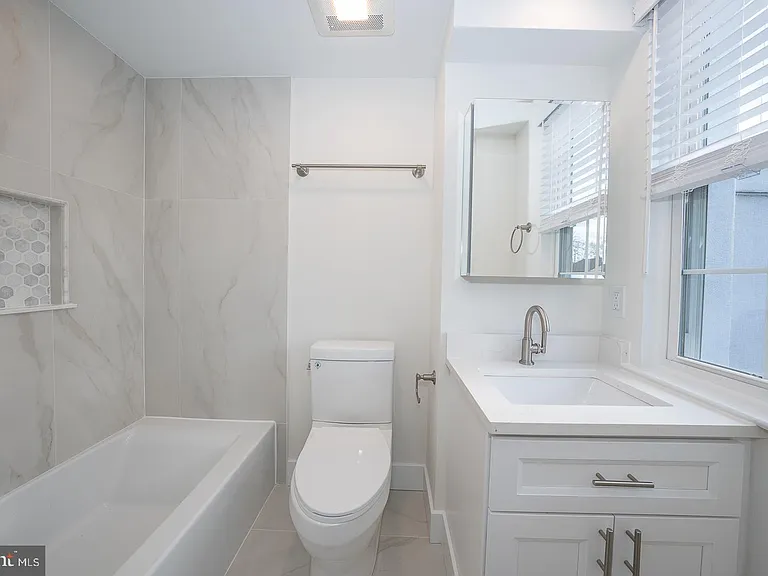 15 Llanfair Rd #A — Photo 22