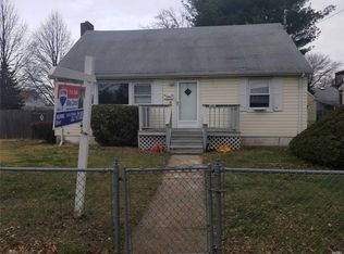 151 E 11th St, Huntington Station, NY 11746