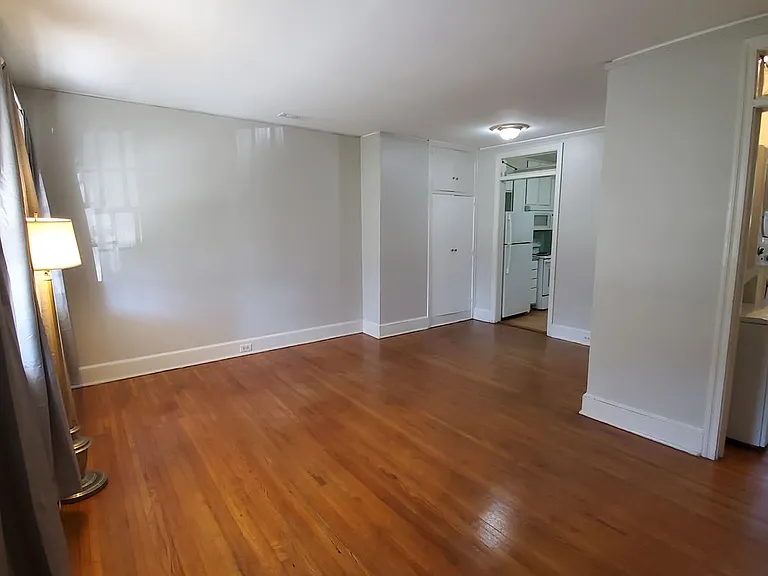 4547 Oxford Rd — Photo 3