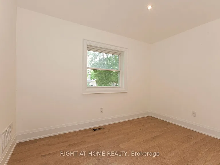 1627 Glenburnie Rd — Photo 9