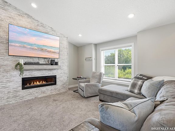 3rd image of 2060 Pleasant Dr