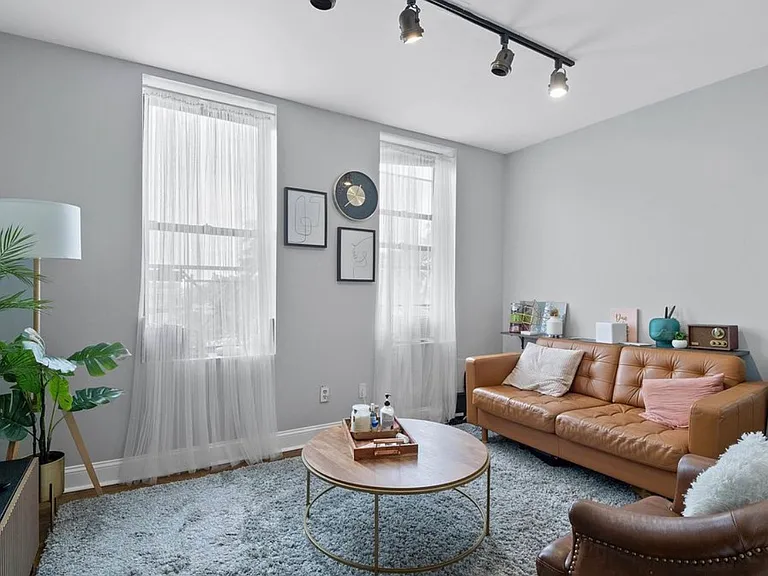 224 48th St #4H — Photo 1