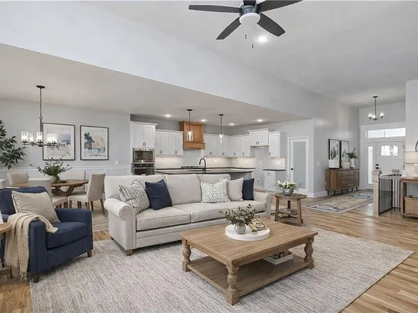 6024 Arapahoe St, Shawnee, KS 66226