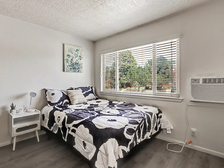 1409 Girard Blvd NE #U — Photo 7