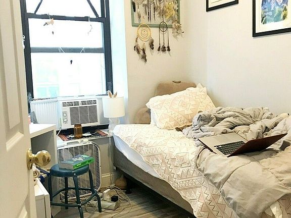 4th image of 463 W 43rd St APT 4W