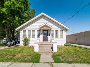 116 S Chestnut St, Howell, MI 48843