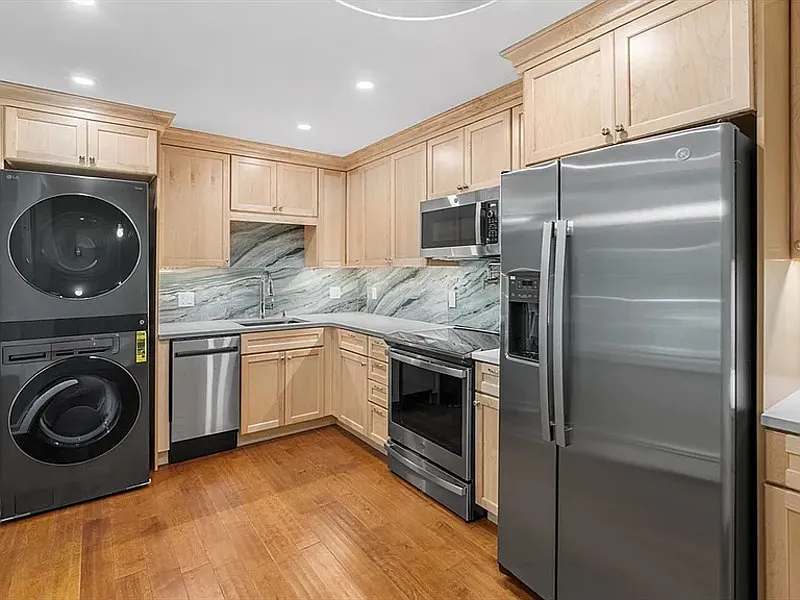 2 bed, 1.0 bath, 783 sqft, $1,990 — Photo 2