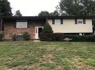 906 Jackson St, Mt Carmel, TN 37645