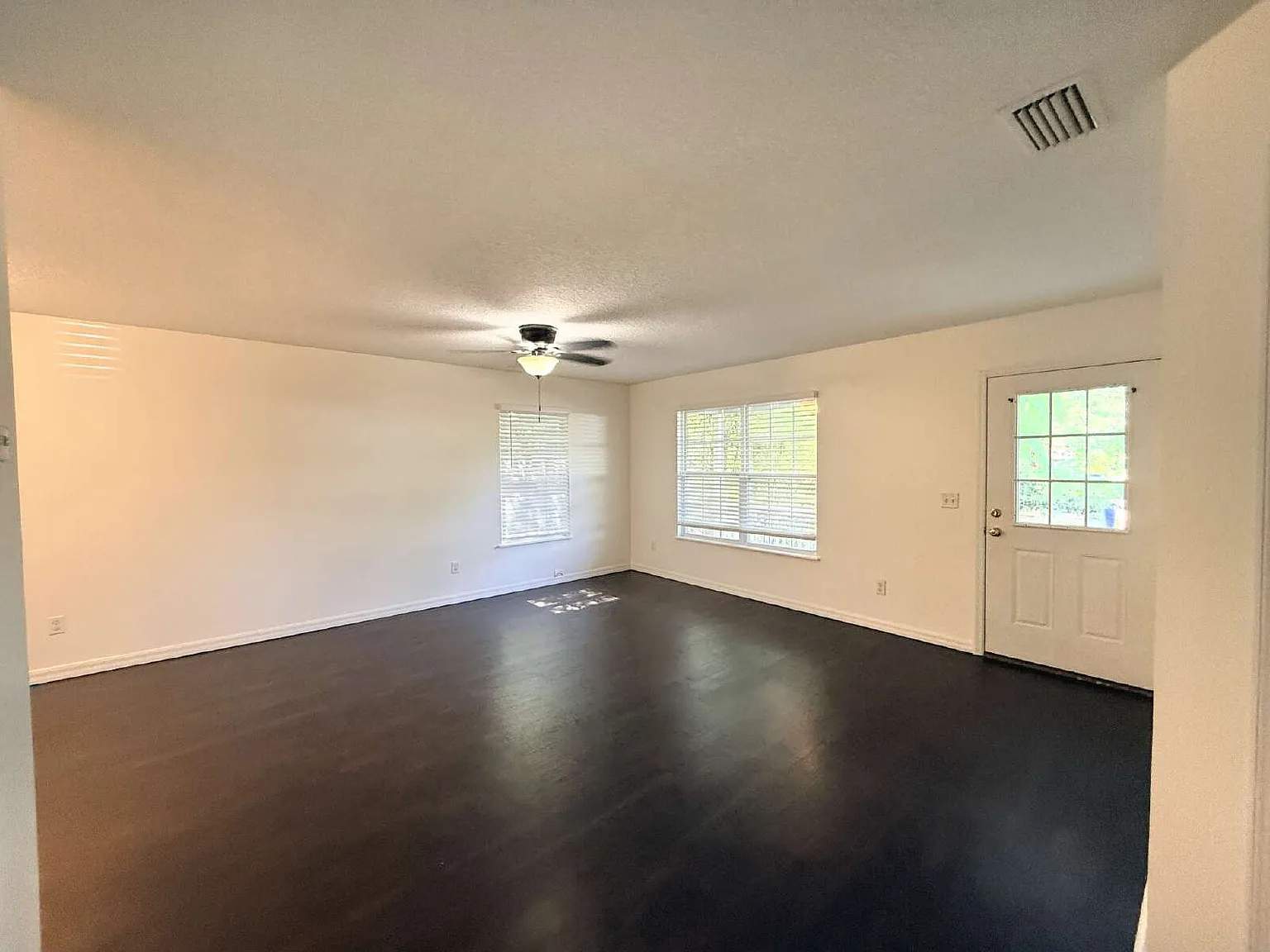3 bed, 2.0 bath, 1200 sqft, $1,845 — Photo 3