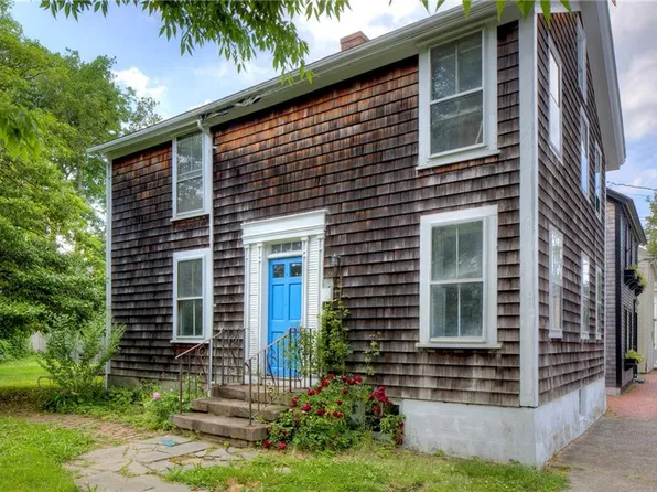 14 2nd St, Newport, RI 02840