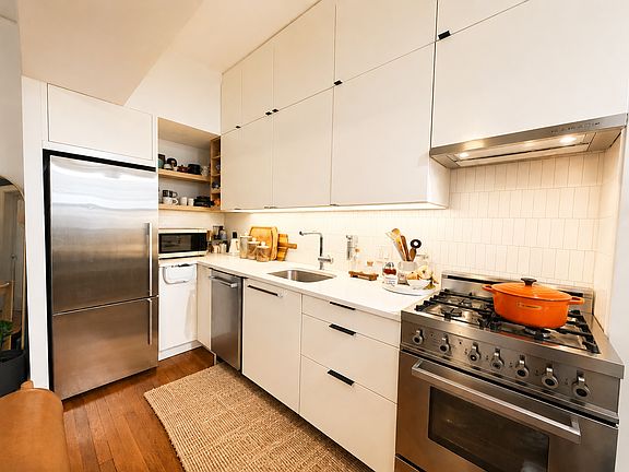 3rd image of 854 W 181st St #4H