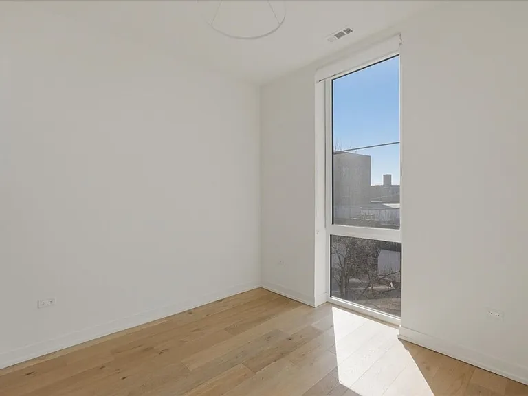 4514 N Clark St #411 — Photo 8
