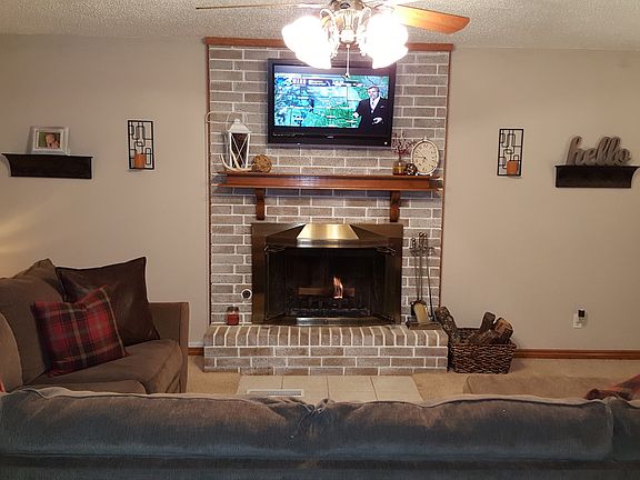 Livingroom w/Fireplace
